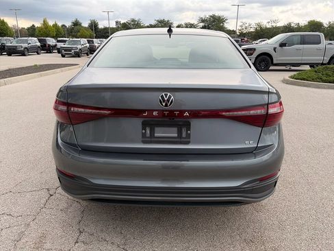 Used 2025 Volkswagen Jetta SE FWD image 6