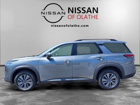 Used 2024 Nissan Pathfinder SV FWD image 18