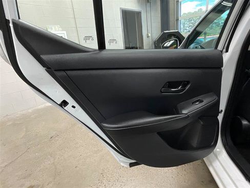Used 2024 Nissan Sentra SV FWD image 22