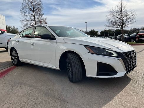 Used 2025 Nissan Altima 2.5 SV image 5