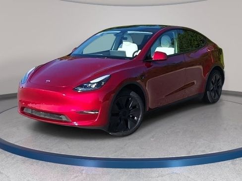 Used 2024 Tesla Model Y Long Range RWD image 1