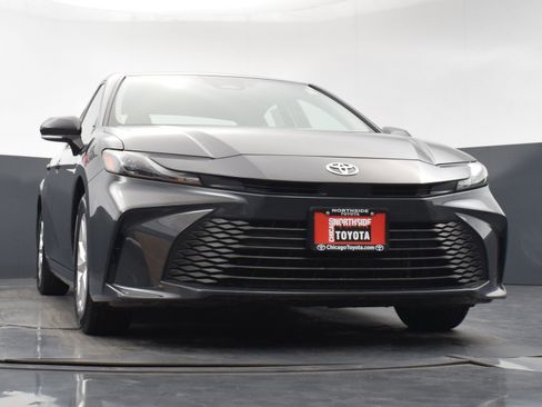 Used 2025 Toyota Camry LE image 29