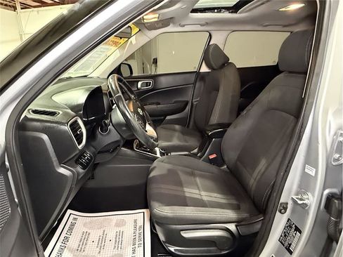 Used 2022 Hyundai Venue SEL image 12