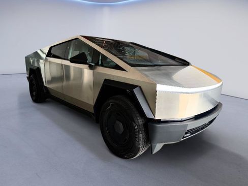 Used 2026 Tesla Cybertruck AWD Crew Cab image 4
