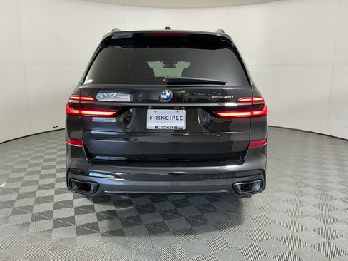 Certified 2025 BMW X7 xDrive40i w/ M Sport Package AWD/4WD image 6
