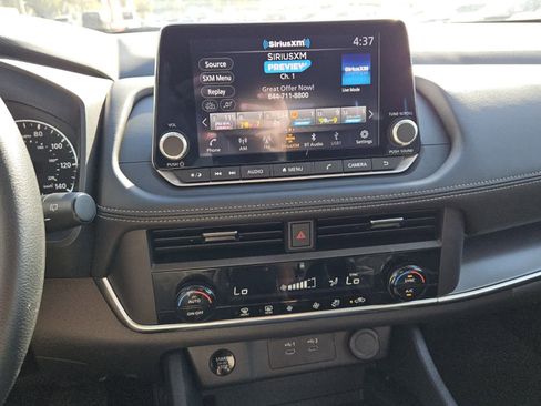 Used 2024 Nissan Rogue SV image 8