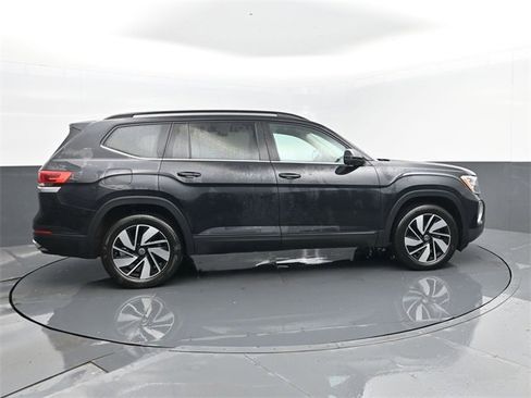 Used 2024 Volkswagen Atlas SE image 4