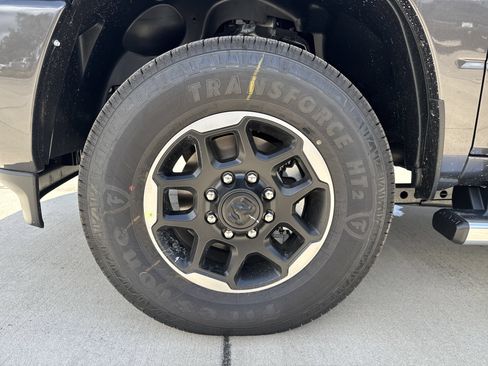 Used 2025 RAM 2500 Laramie AWD/4WD image 22
