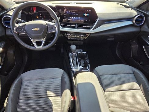 Used 2025 Chevrolet Trax LT w/ LT Convenience Package image 16