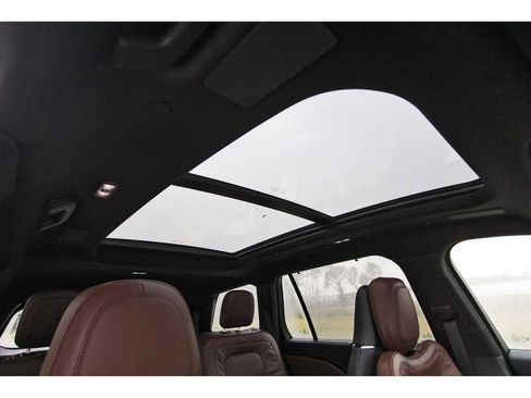 Used 2025 Lincoln Aviator Reserve w/ Equipment Group 201A image 32