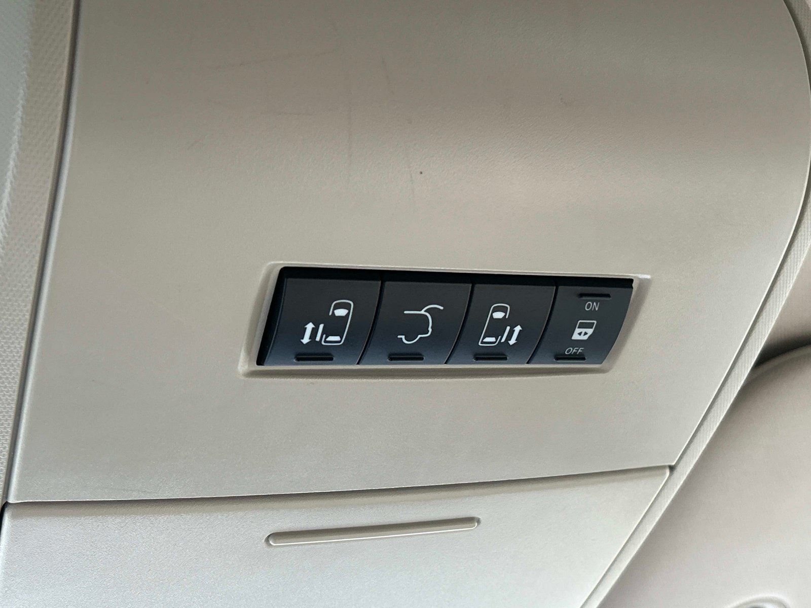 Used 2014 Dodge Grand Caravan SXT FWD image 31