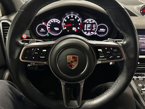 Used 2022 Porsche Cayenne w/ Premium Package AWD/4WD image 31