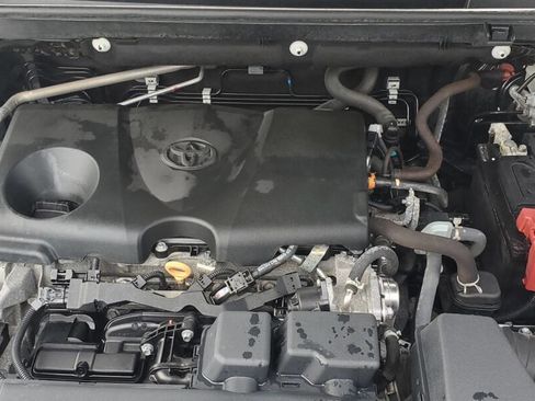 Used 2022 Toyota RAV4 LE image 19