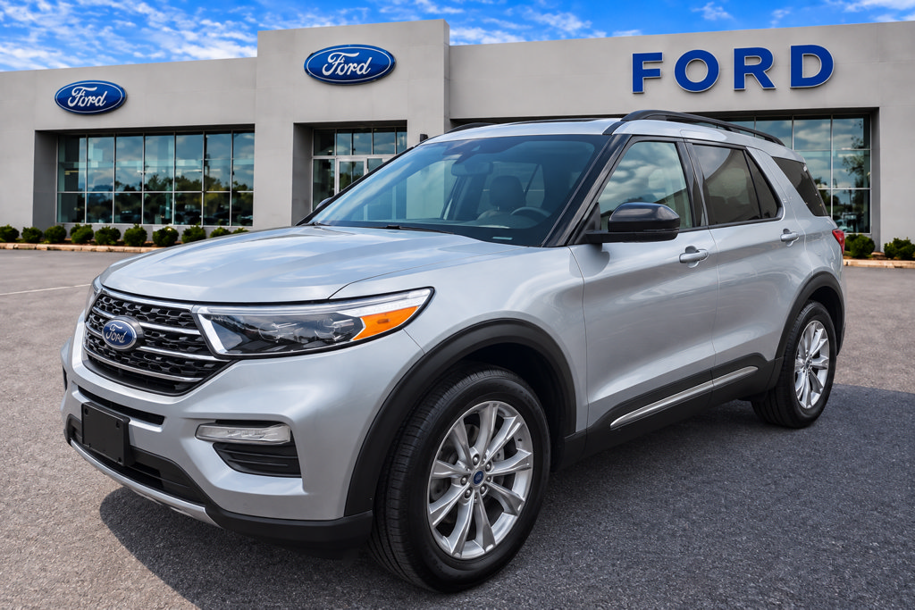 Used 2023 Ford Explorer XLT w/ Equipment Group 202A AWD/4WD image 1