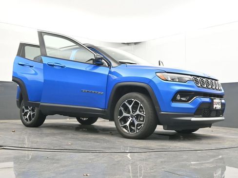 Used 2025 Jeep Compass Limited AWD/4WD image 69