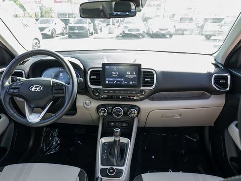 Used 2025 Hyundai Venue SEL FWD image 26