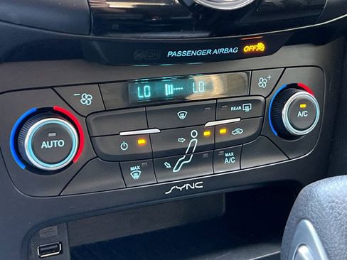 Used 2017 Ford Focus SEL FWD image 22