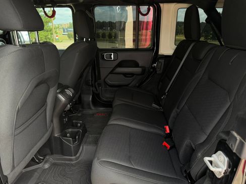 Used 2020 Jeep Wrangler Unlimited Sahara AWD/4WD image 26