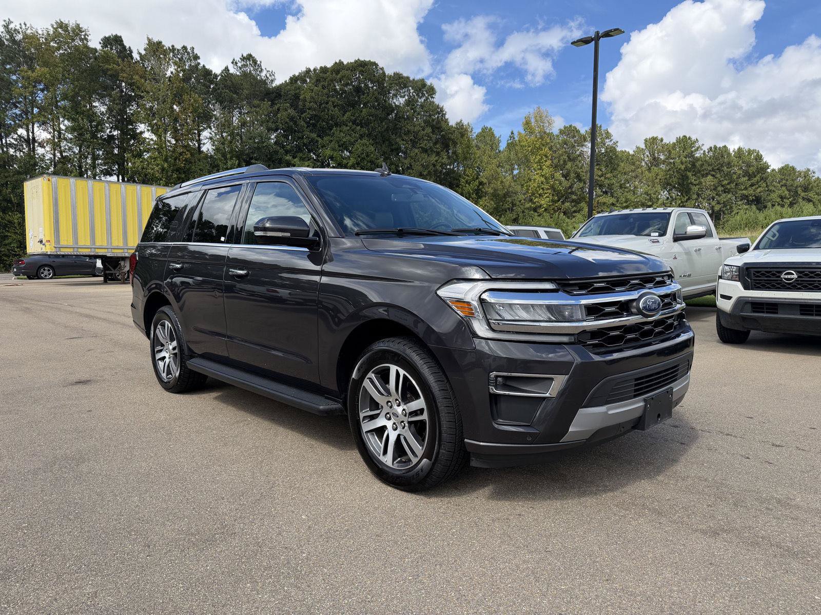 Used 2024 Ford Expedition Limited RWD image 3