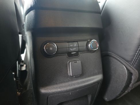 Used 2019 Ford Explorer XLT w/ Equipment Group 202A image 34