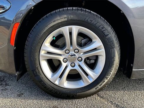 Used 2019 Dodge Charger SXT image 8