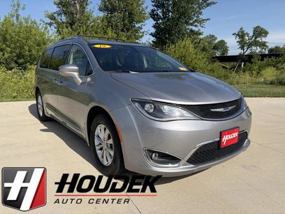 Used 2019 Chrysler Pacifica Touring-L