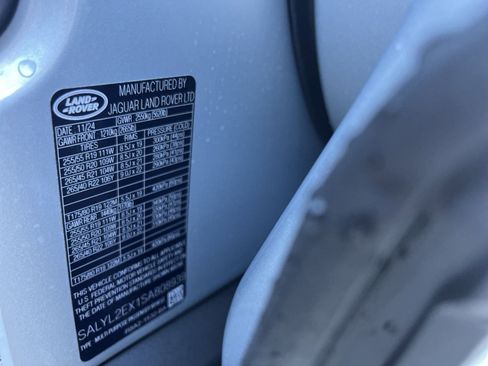 New 2025 Land Rover Range Rover Velar Dynamic SE image 18