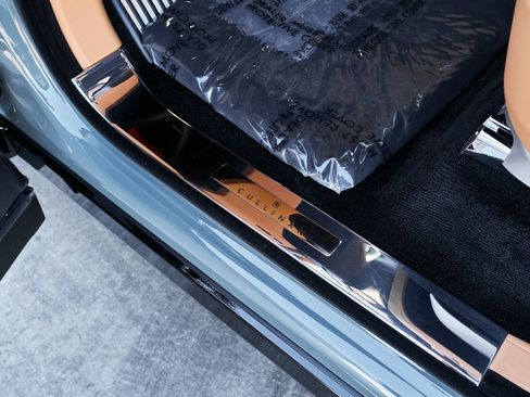 Used 2025 Rolls-Royce Cullinan image 43