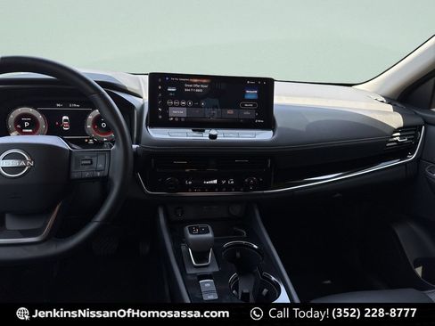 Certified 2025 Nissan Rogue SL FWD image 27