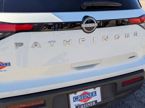 Used 2025 Nissan Pathfinder SV image 12