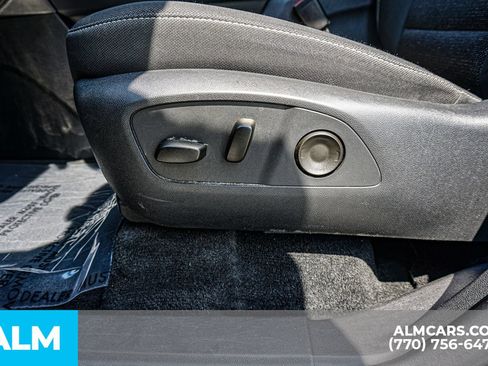Used 2025 Chevrolet Traverse LT FWD image 37