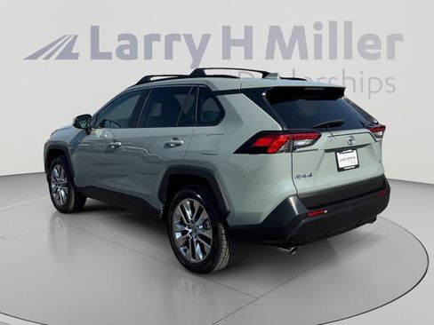 Used 2021 Toyota RAV4 XLE Premium w/ Carpet Mat Package (TMS) FWD image 3