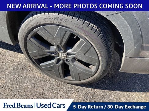 Certified 2022 Volkswagen Taos SEL w/ Panoramic Sunroof Package image 7