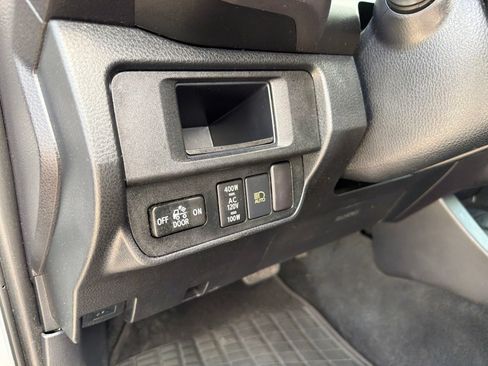 Used 2018 Toyota Tacoma TRD Off-Road AWD/4WD image 17