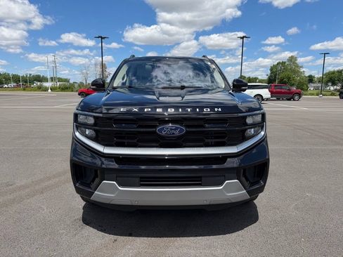 Used 2025 Ford Expedition Platinum w/ Platinum Ultimate Package AWD/4WD image 2