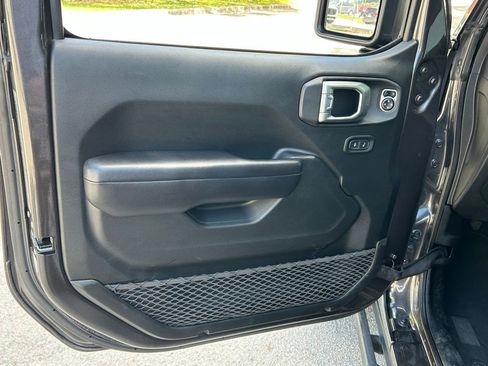 Certified 2020 Jeep Wrangler Sport AWD/4WD image 19
