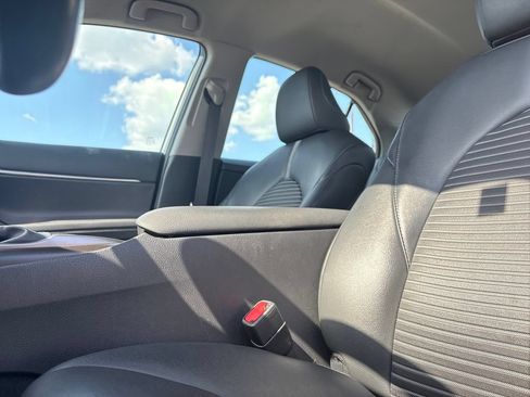 Used 2024 Toyota Camry SE FWD image 4