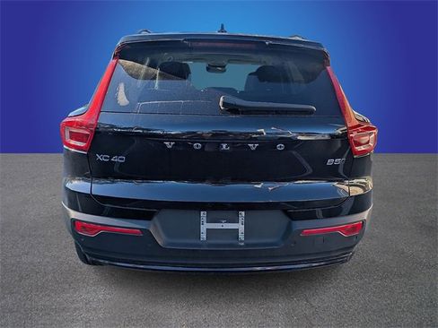 Used 2023 Volvo XC40 B5 Plus w/ Protection Package Premier image 4