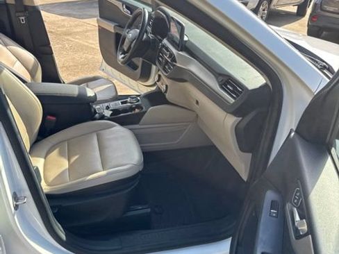 Used 2020 Ford Escape SEL FWD image 15
