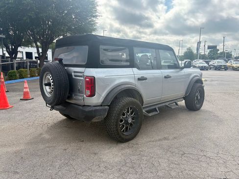 Used 2023 Ford Bronco 4-Door AWD/4WD image 3