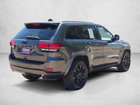 Used 2019 Jeep Grand Cherokee Altitude AWD/4WD image 5