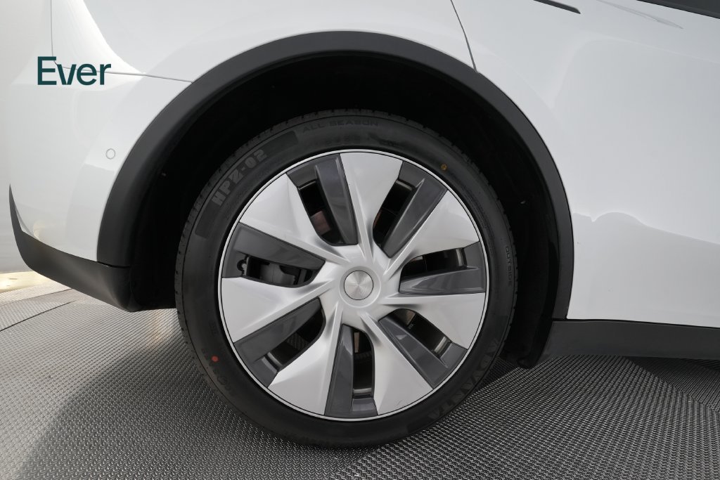 Used 2022 Tesla Model Y Long Range AWD/4WD image 21