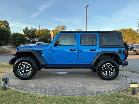 Used 2024 Jeep Wrangler Unlimited Rubicon AWD/4WD image 4