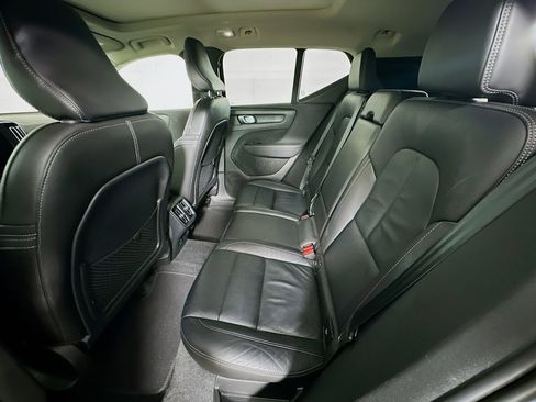 Used 2023 Volvo XC40 B4 Plus FWD image 28
