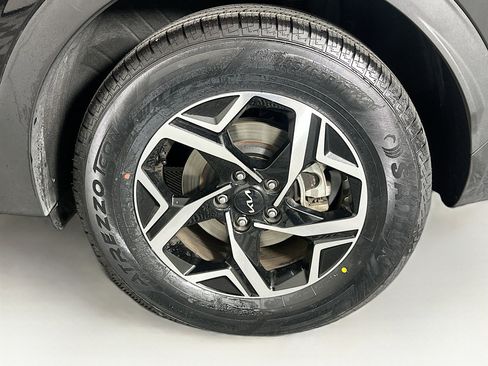 Used 2025 Kia Sportage LX image 11