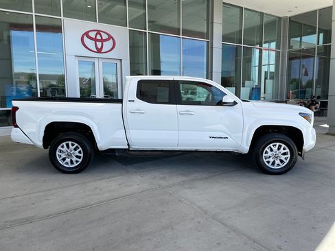 Certified 2025 Toyota Tacoma SR5 AWD/4WD image 2