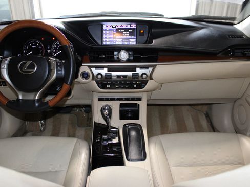Used 2013 Lexus ES 300h w/ Luxury Pkg FWD image 12