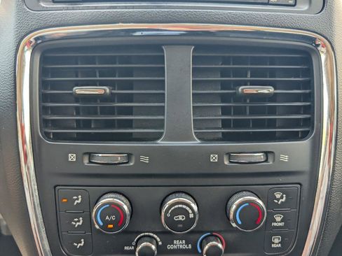 Used 2019 Dodge Grand Caravan SE FWD image 31