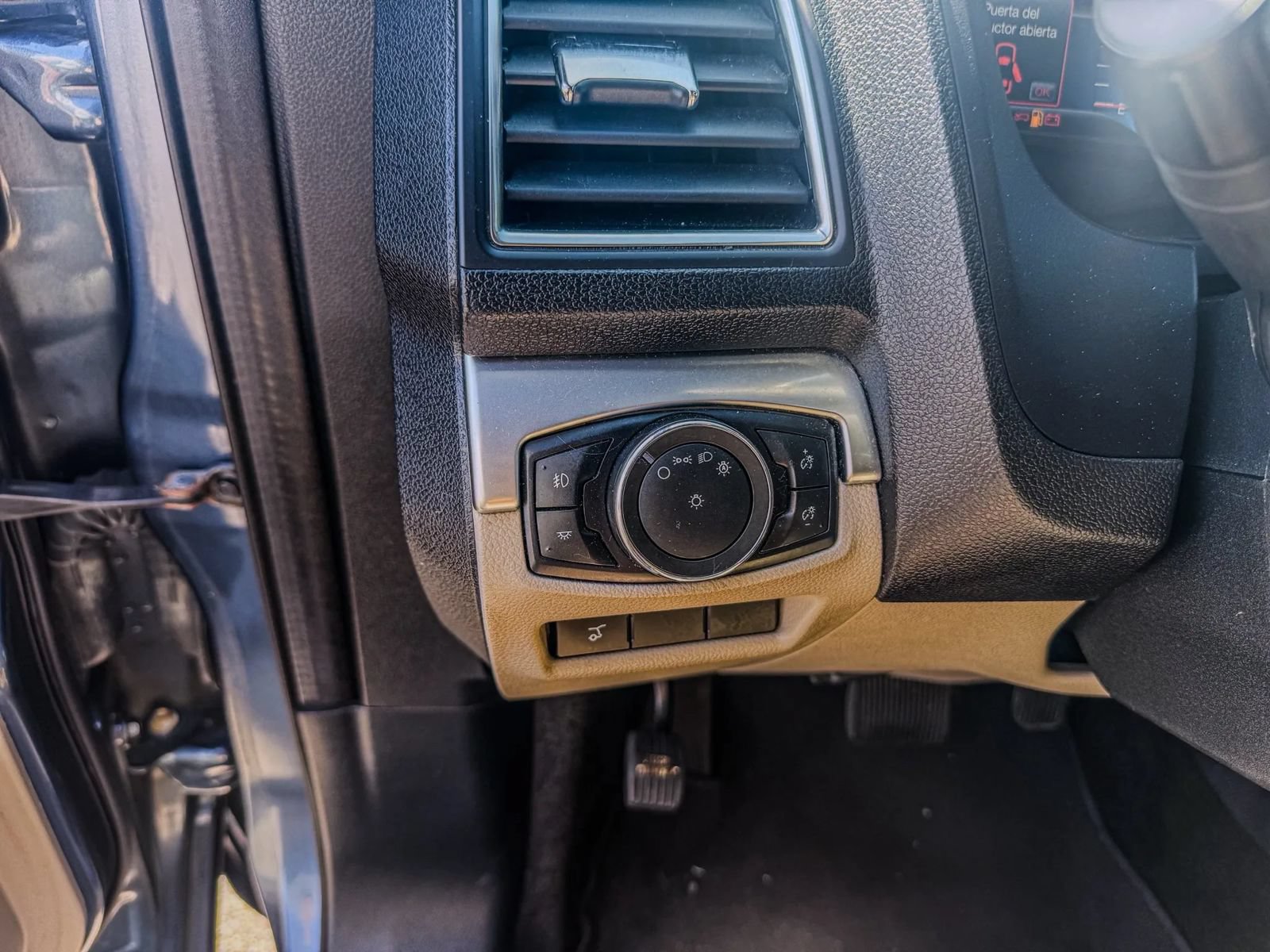 Used 2018 Ford Explorer Limited FWD image 19