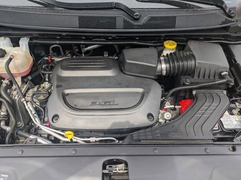 Used 2021 Chrysler Pacifica Touring-L image 21